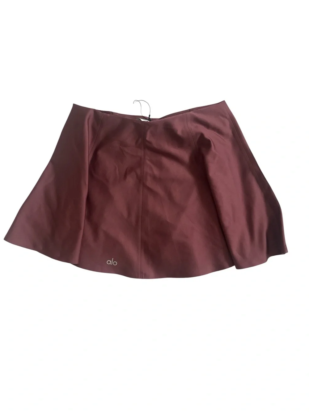 Alo Yoga- Airlift Down the Line Tennis Skirt in Burgundy Truffle